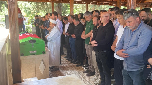 Girdiği denizde hayatını kaybeden genç hakem son yolculuğuna uğurlandı