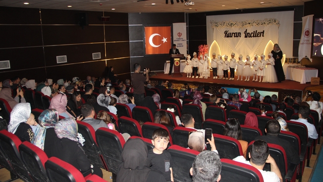 Cizre'de 50 öğrenci Kur'an-ı Kerime geçmenin heyecanını yaşadı