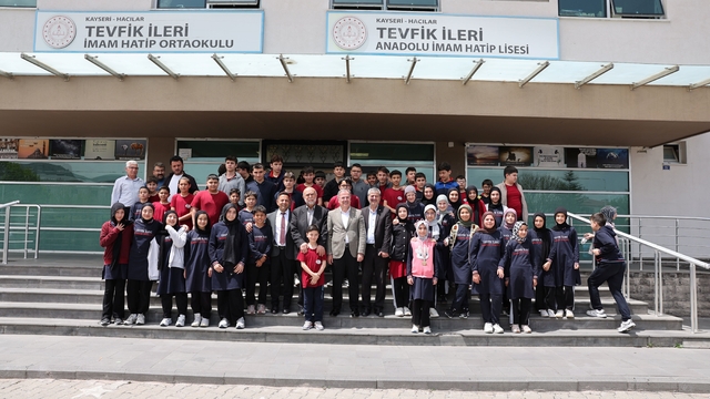 Başkan Özdoğan, gençlerle Kariyer Günleri'nde buluştu