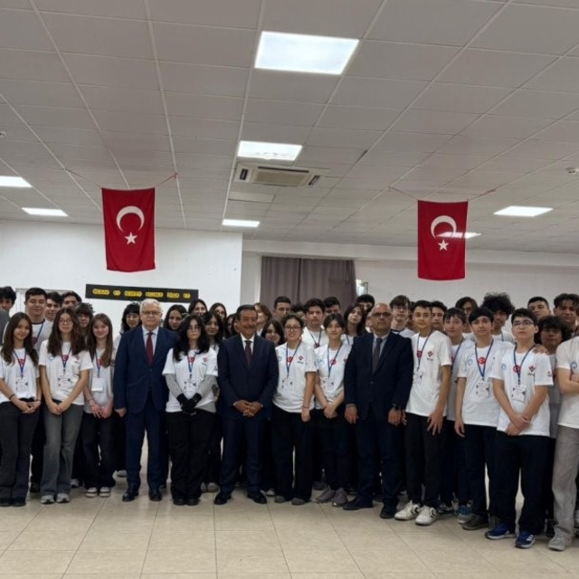 Burhaniye'de TÜBİTAK 4006-A Bilim Fuarı açıldı