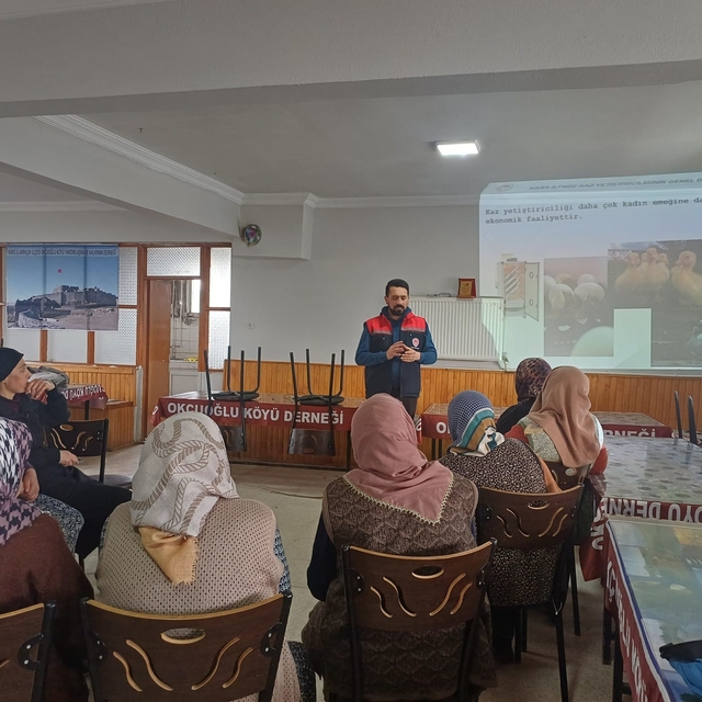 Arpaçay'da kadın üreticilere kaz yetiştiriciliği eğitimi