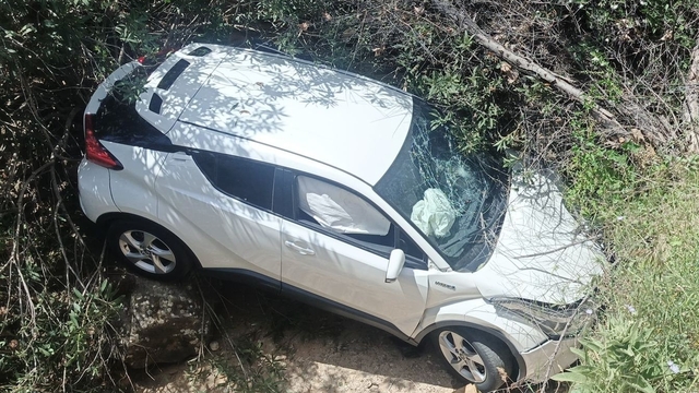 Aydın'da otomobilin devrilmesi sonucu öğretmen ve 6 öğrencisi yaralandı