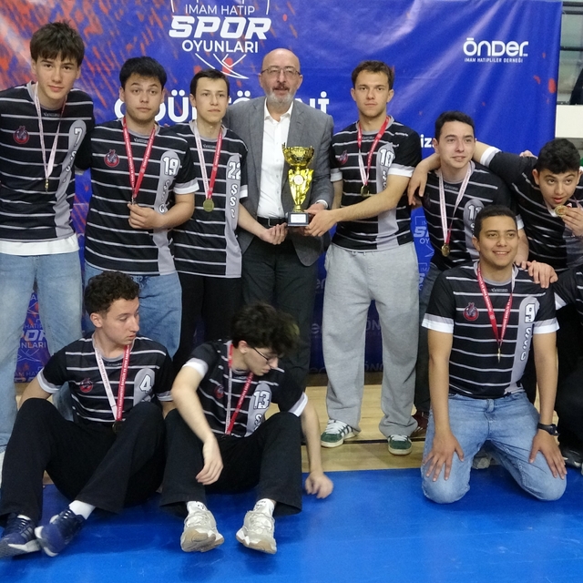 Kütahya'da ilk kez düzenlenen 'İmam Hatip Spor Oyunları' büyük heyecana sah...