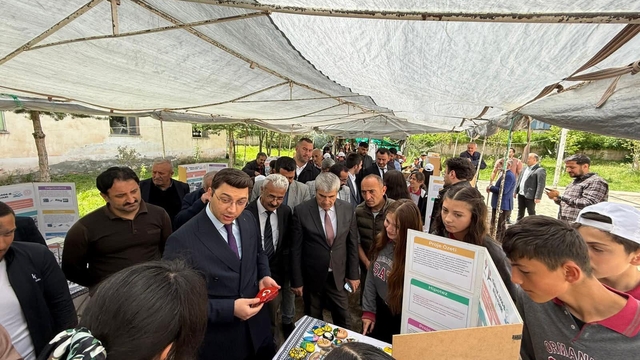 Almus Kaymakamı Çömen, TÜBİTAK Bilim Fuarını ziyaret etti