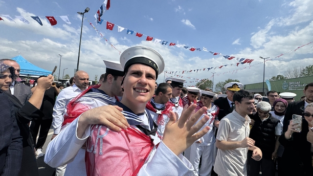 Kocaeli'de temsili askerlik yapacak engellilere "asker kınası" yakıldı