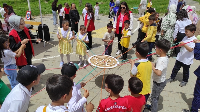 Kozluk'ta 4006 Bilim Fuarına yoğun ilgi