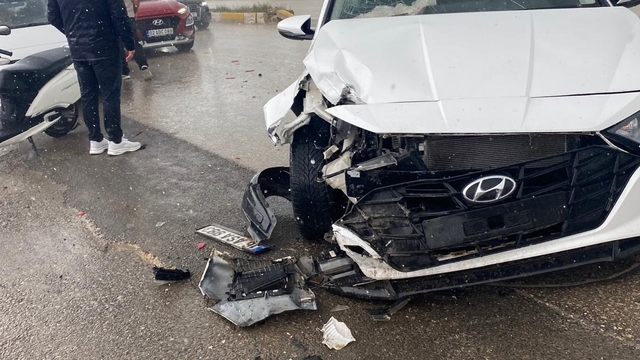 Adıyaman'da iki otomobil çarpıştı: 1 yaralı