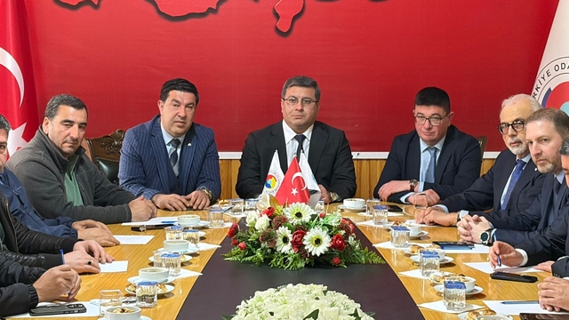 Kars TSO'da kritik zirve: Gündemde yatırım, ticaret ve Kars-Bakü uçuşları vardı