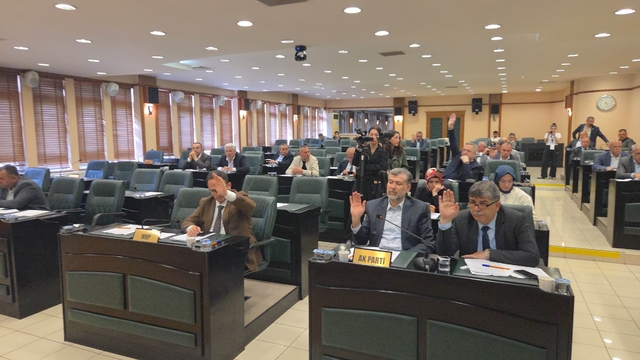 Eski başkanların ismi komisyondan oy çokluğuyla geçti