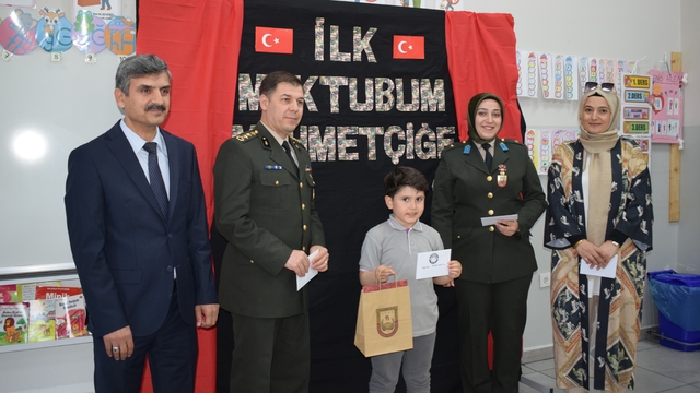 Minik öğrencilerden Mehmetçiğe duygu dolu mektuplar