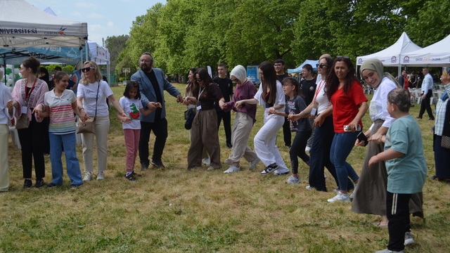Kocaeli'de özel gereksinimli bireylerin eğlendiği "9. Koza'dan Kelebeğe Gençlik Festivali" düzenlendi