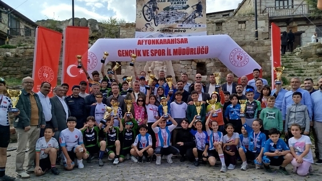 Dadaşlar madalyaya pedalladılar