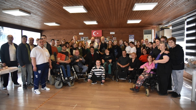 Atakum'da özel bireyler seramik atölyesinde buluştu