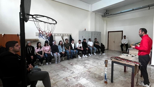 Üniversiteli gençler hem ok attı hem de tarih öğrendi