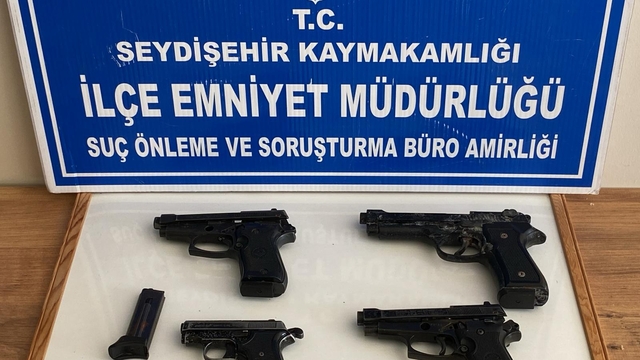 Konya'da bir evde 4 tabanca ile 8 fişek ele geçirildi
