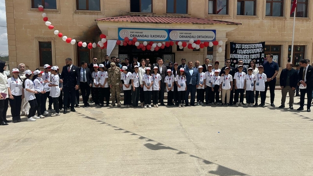Siirt'te TÜBİTAK 4006 Bilim Fuarı açıldı