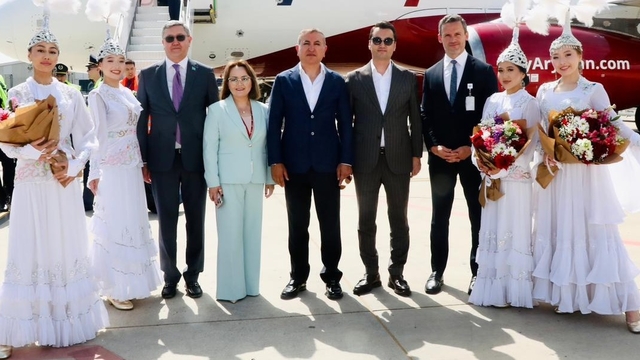 Almatı'dan Gazipaşa-Alanya Havalimanına ilk uçak seferi "su takı" seremonisiyle karşılandı
Sezon boyunca 96 sefer planlanıyor