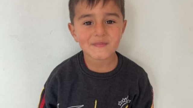 Kayıp olarak aranan 5 yaşındaki çocuk ölü bulundu
Arazide kayıp olarak aranan çocuk evinin damında ölü bulundu