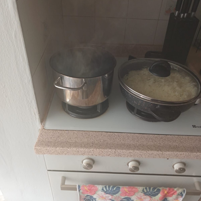 Ayvalık'ta ocakta unutulan yemek paniğe neden oldu