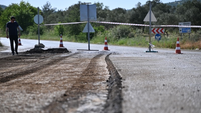 Büyüksümbüller-Ortaköy yolunda sıcak asfalt mesaisi