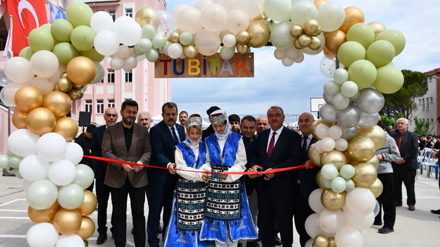 Vezirköprü'de TÜBİTAK Bilim Fuarı açıldı