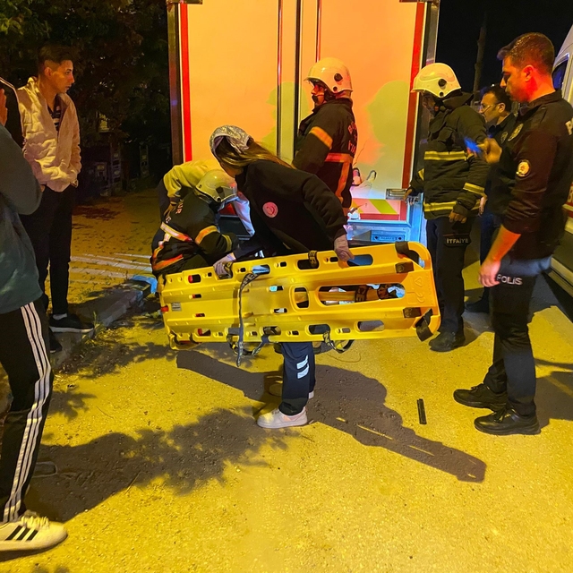 Kontrolden çıkan motosiklet, park halindeki kamyonun altına girdi: 1 ölü