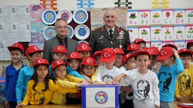 Mehmetçiklerin mektupları Samsunlu öğrencilerle buluştu