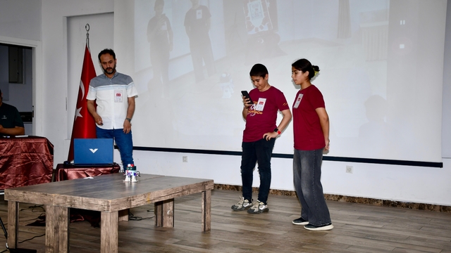 Silifke'de 'Ortaokullar Arası Otto Robot Dans Şenliği' düzenlendi