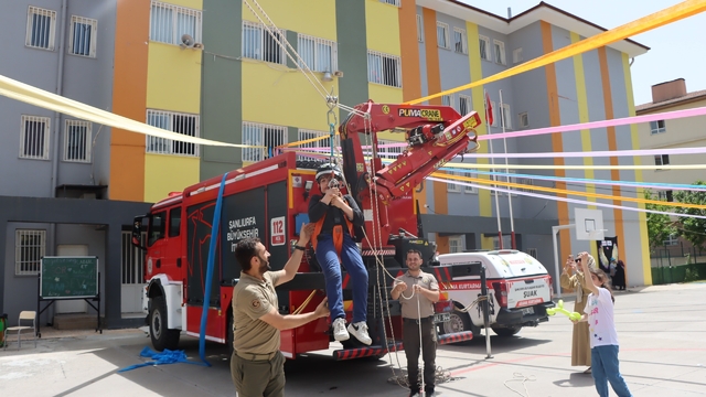Arama kurtarma ekibinden sıra dışı etkinlik
Özel çocuklar ipte kaymanın keyfini çıkarttı