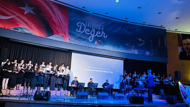 Fen lisesi öğrencilerinden müzik gösterisi
Yeşilçam müzikleri temalı etkinlik yoıun ilgi gördü