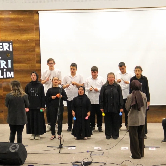 Özel öğrencilerden Engelliler Haftası etkinliği