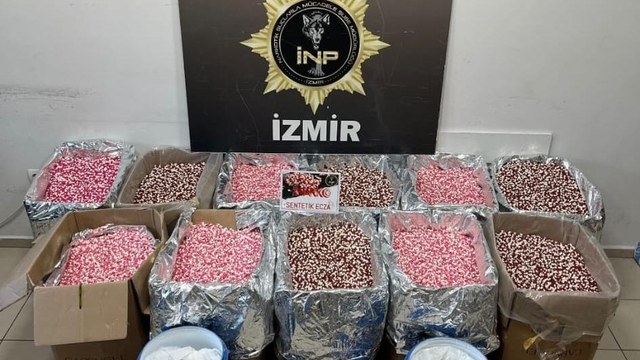 İzmir merkezli uyuşturucu operasyonunda 17 şüpheli yakalandı