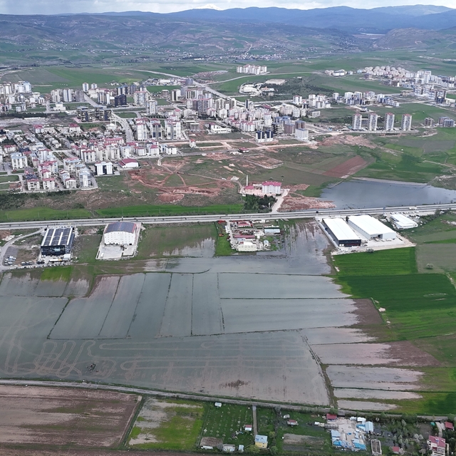 Bali değil Sivas, pirinç değil hububat tarlası
Bozkırın ortasındaki Sivas't...