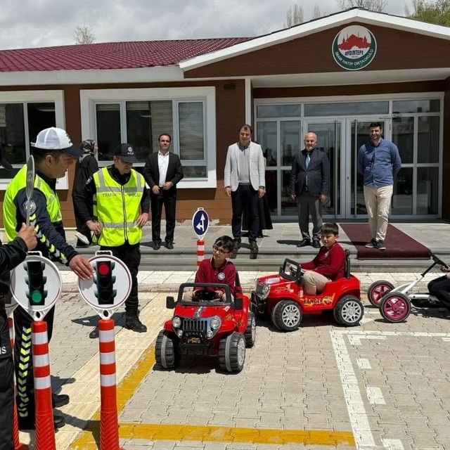 Aydıntepe'de öğrenciler trafik kurallarını uygulamalı öğrendi