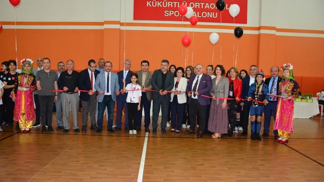 Tübitak 4006 fuar açılışı muhteşem oldu
"Türkiye Yüzyılı'nda bilimle geleceğe yolculuk": TÜBİTAK 4006 bilim fuarında 20 proje sergilendi
