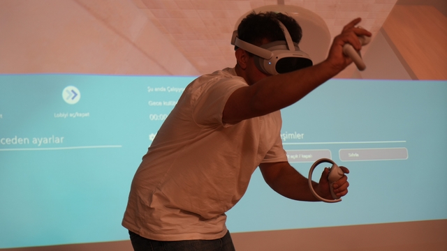 Terapiye sanal gerçeklik dokunuşu: Fobisi olanlar dikkat
Türkiye'de bir ilk oldu, "psikolojide yapay zeka" müfredata girdi
Geleceğin psikologları Kocaeli'de VR gözlüklerle eğitim alıyor