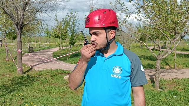 Depremi yaşayan hemşire, hayat kurtarmak için UMKE'ye katıldı