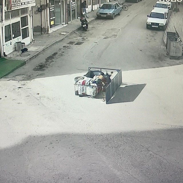 Karaman'da yaşlı adamın yaralandığı kaza anı kameraya yansıdı
