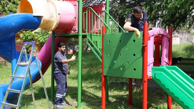 Kartepe'de çocuk parkları yenileniyor