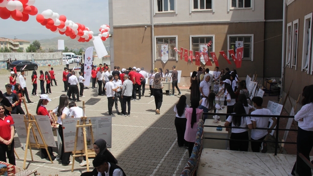 Cizre'de öğrenciler projelerini görücüye çıkardı