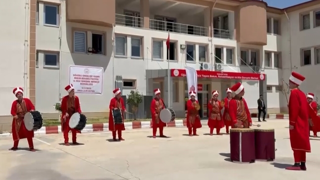 Özel bireylerden oluşan mehteran takımından özel performans