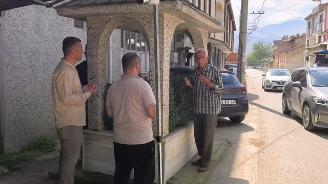 İnegöl'deki gizemli mezarın sırrı yıllardır çözülemiyor
Mezarın bir geline mi, şehide mi, yoksa evliya bir zata mı ait olduğu ilçede merak konusu