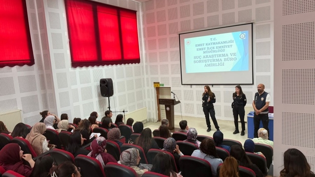 Emet MYO'da KADES uygulaması ve dolandırıcılıkla mücadele eğitimi