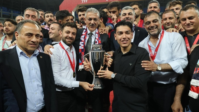 Elazığlı Vali Akkoyun'a 'Babalar sözünü tutar' jesti