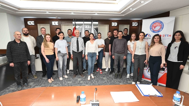 DTO Başkanı Erdoğan: "Sanayicimizin rekabet gücüne katkı sağlıyoruz"
DTO 'Su ve Enerji Verimliliği' eğitimleriyle Denizli sanayisinde verimlilik hamlesi yapıyor
