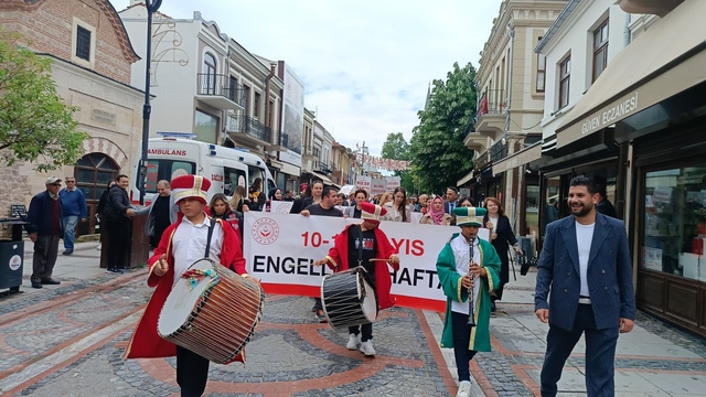 Edirne'de Engelliler Haftası kutlamalarında renkli görüntüler oluştu