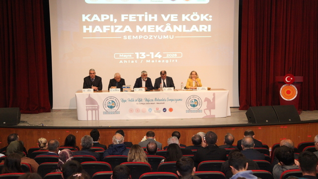 Bitlis'te "Kapı, Fetih ve Kök: Hafıza Mekanları" sempozyumu yapıldı