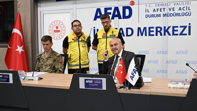 Denizli'de 5,6 büyüklüğündeki deprem senaryonu canlandırıldı