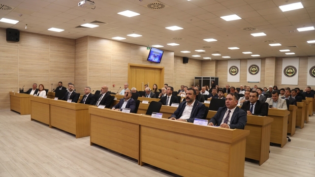 İhracat Genel Müdürü Yalçınkaya: "Doğrudan ihracatın kapıları açılırsa Diyarbakır'ın ihracat rakamı 1 milyar dolara çıkabilir"
DTSO'da İhracatın Finansmanı ve Yeni Nesil İhracat Destekleri Zirvesi düzenlendi