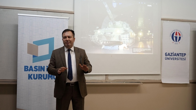 İHA Bölge Müdürü Akın, öğrencilere 15 Temmuz'u anlattı
"Algı yönetimi çok önemlidir. Doğru bir algı yönetimi sayesinde bir devlet ve bir millet kurtulabilir"